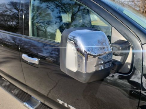 Used 2016 Nissan Titan SL image 16