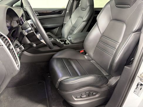Certified 2023 Porsche Cayenne Coupe AWD/4WD image 5