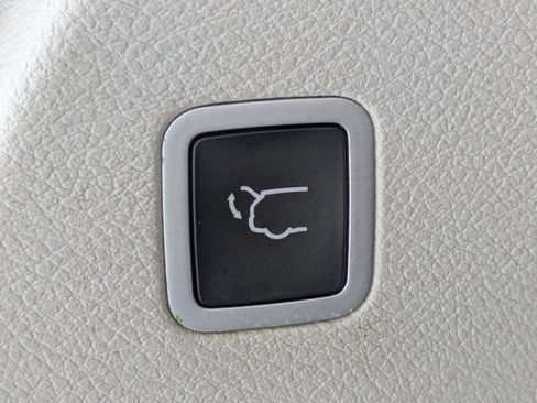 Used 2019 Chrysler Pacifica Touring-L FWD image 13