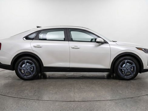 Used 2025 Kia K4 LXS FWD image 11