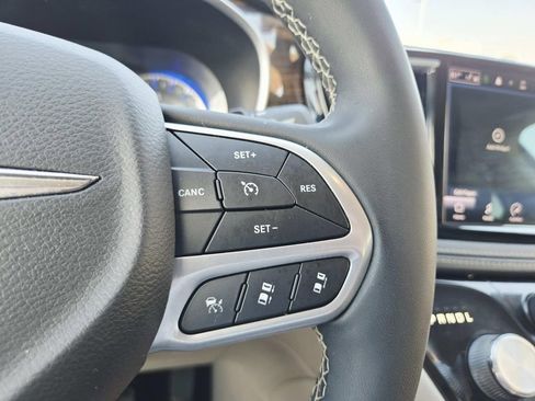 Used 2022 Chrysler Pacifica Limited image 23