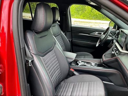 Used 2025 Ford Explorer ST-Line w/ ST-Line Street Pack AWD/4WD image 7