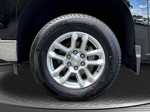 Used 2024 Chevrolet Silverado 1500 LT AWD/4WD image 25