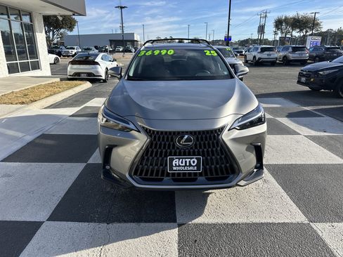 Used 2025 Lexus NX 250 FWD w/ Accessory Package (2T) image 2