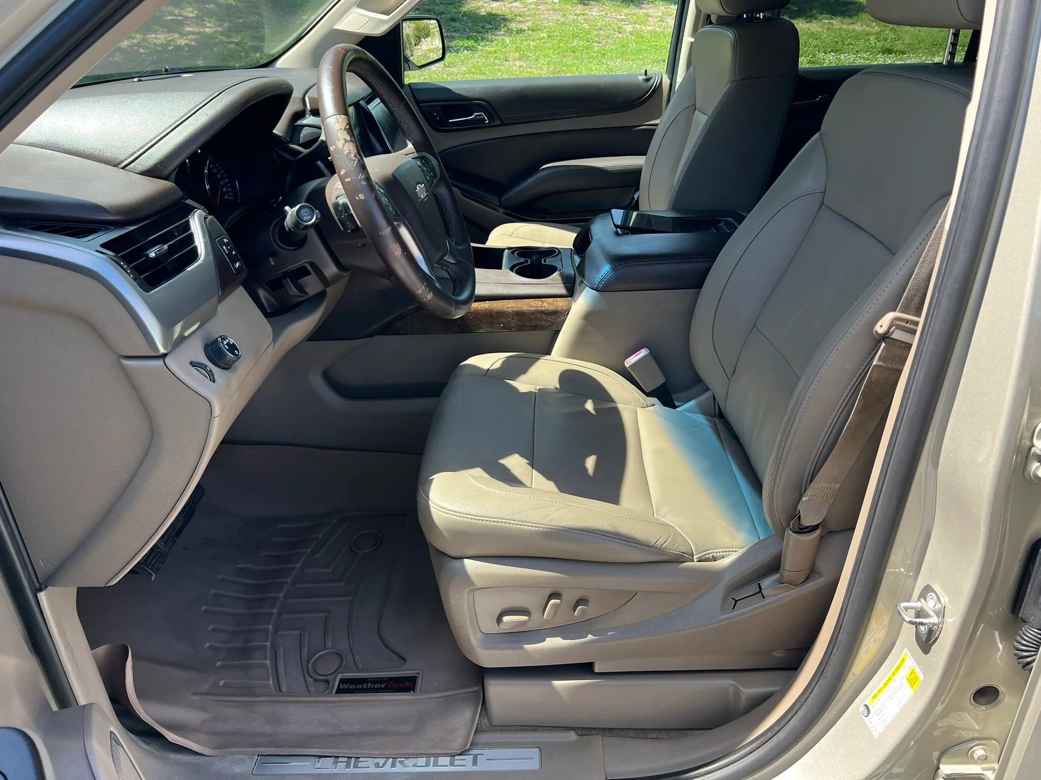 Used 2016 Chevrolet Suburban LT RWD image 15