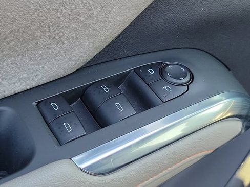 Certified 2025 Chevrolet Traverse LT FWD image 25