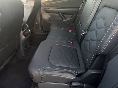 Used 2025 Volkswagen Atlas Cross Sport SE image 24