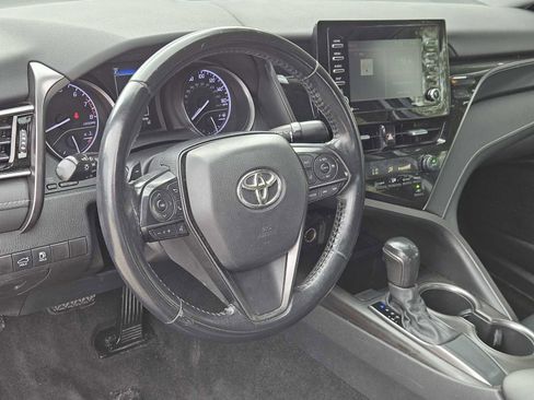 Used 2021 Toyota Camry SE image 2