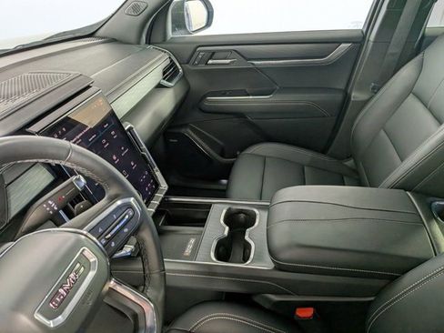 Certified 2025 GMC Acadia Elevation w/ Elevation Premium Package AWD/4WD image 25