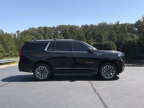 Used 2023 GMC Yukon Denali Ultimate w/ LPO, Floor Liner Package AWD/4WD image 5