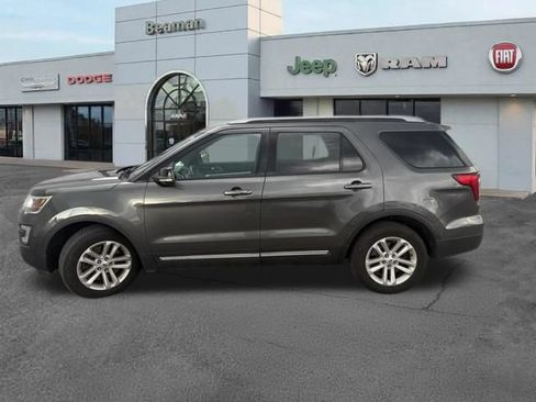 Used 2017 Ford Explorer XLT FWD image 2