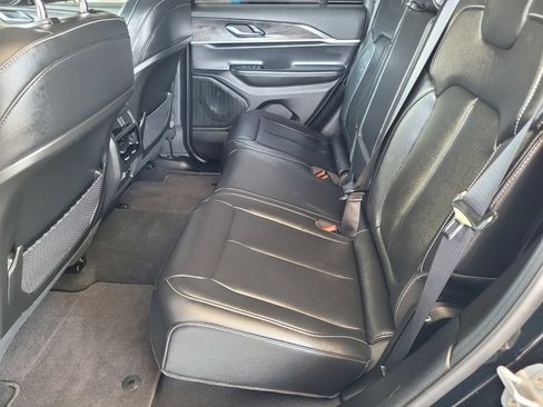 Used 2025 Jeep Grand Cherokee Limited AWD/4WD image 8