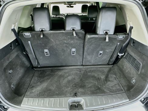 Used 2023 Nissan Pathfinder SL w/ Black Appearance Package FWD image 30