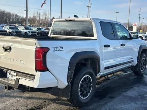New 2025 Toyota Tacoma TRD Off-Road AWD/4WD image 32
