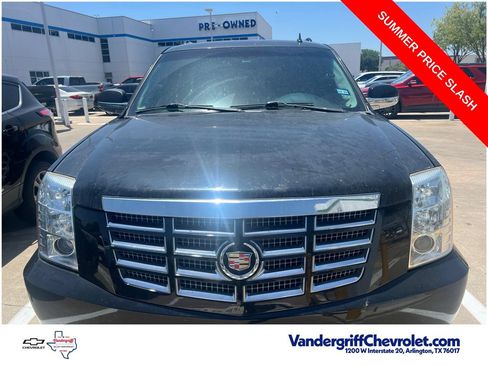 Used 2010 Cadillac Escalade ESV Premium RWD image 2