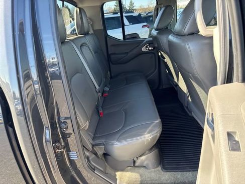 Used 2014 Nissan Frontier SL w/ SL Moonroof Package image 10