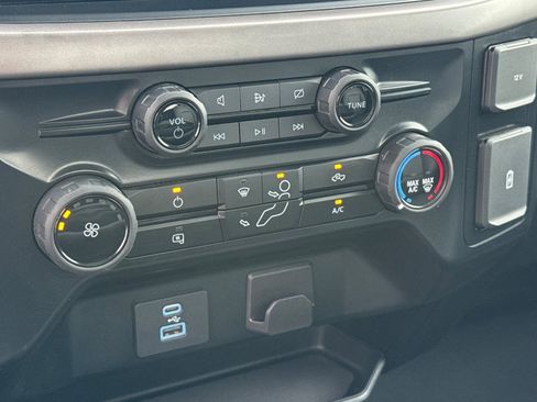 Used 2024 Ford F150 XL image 18