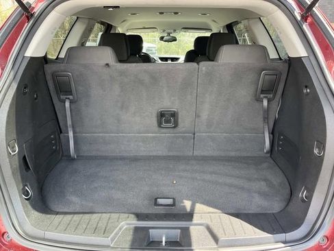 Used 2017 Chevrolet Traverse LT w/ Style and Technology Package FWD image 22