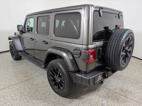 Used 2025 Jeep Wrangler Unlimited Sahara AWD/4WD image 5