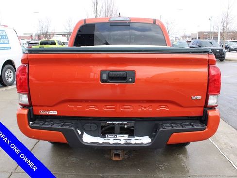 Used 2017 Toyota Tacoma TRD Sport w/ Tow Package (A/T) image 8