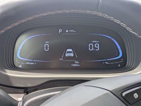 Used 2025 Hyundai Venue SEL FWD image 31