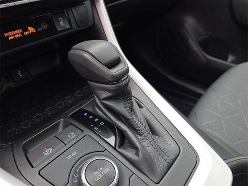 Used 2021 Toyota RAV4 XLE w/ Convenience Package image 38