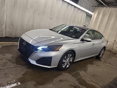 Used 2023 Nissan Altima 2.5 S FWD image 14