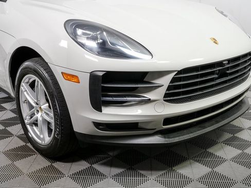 Certified 2021 Porsche Macan AWD/4WD image 39