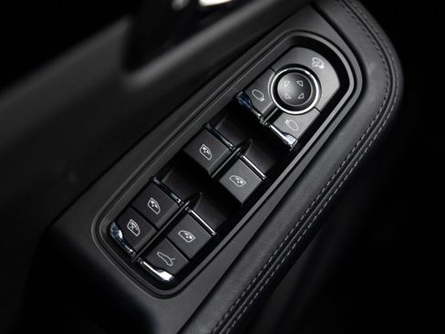 Certified 2024 Porsche Macan AWD/4WD image 19
