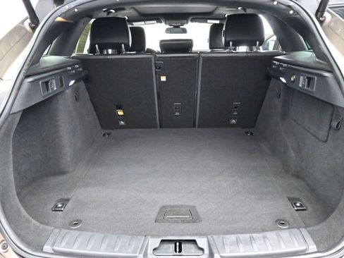 Used 2017 Jaguar F-PACE Premium image 9