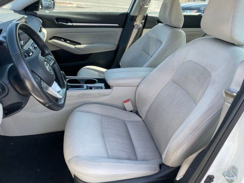 Certified 2022 Nissan Altima 2.5 SV w/ SV Premium Package image 7