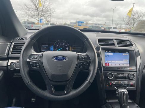 Used 2018 Ford Explorer XLT w/ Equipment Group 202A image 27