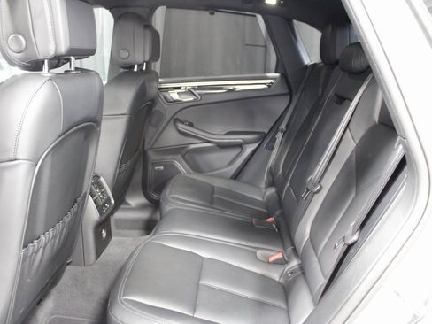 Used 2025 Porsche Macan image 20