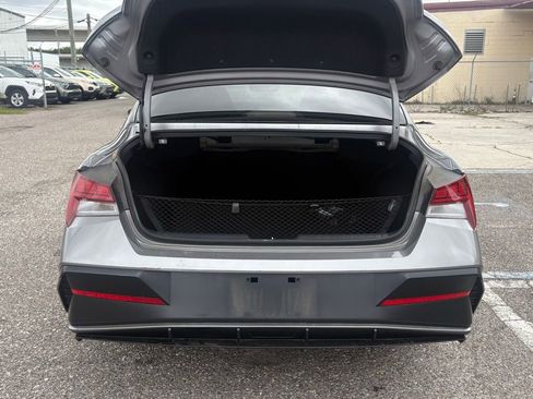 Used 2024 Hyundai Elantra SEL w/ Convenience Package image 13