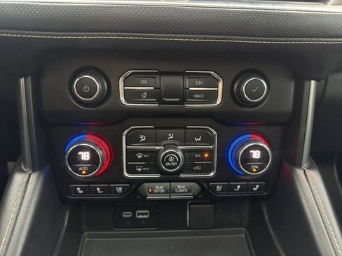 Used 2022 Chevrolet Suburban Premier w/ Premium Package image 22