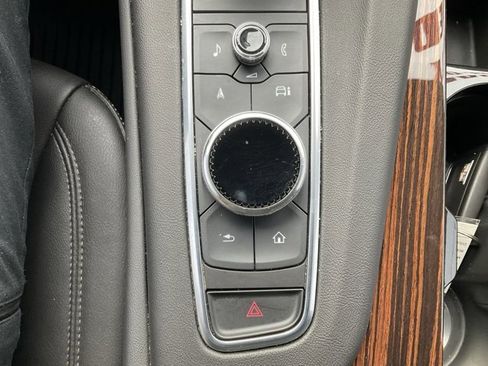 Used 2022 Cadillac Escalade Luxury image 26