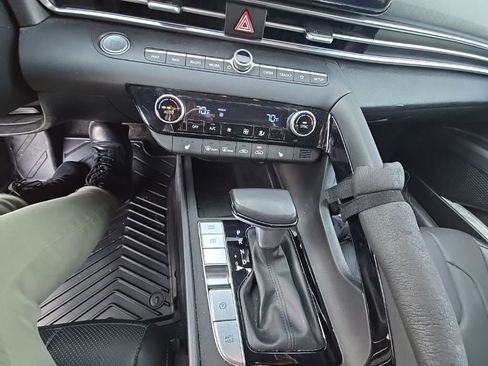 Used 2023 Hyundai Elantra Limited w/ Preferred Accessory Package image 9