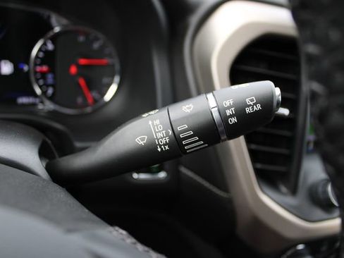 Used 2023 GMC Acadia Denali w/ Denali Technology Package AWD/4WD image 14