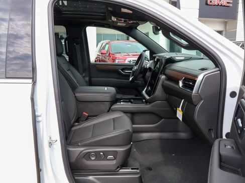 New 2026 GMC Yukon XL Denali w/ Sun & Power Step Package AWD/4WD image 36