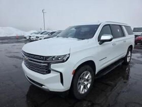 Used 2023 Chevrolet Suburban Premier image 1