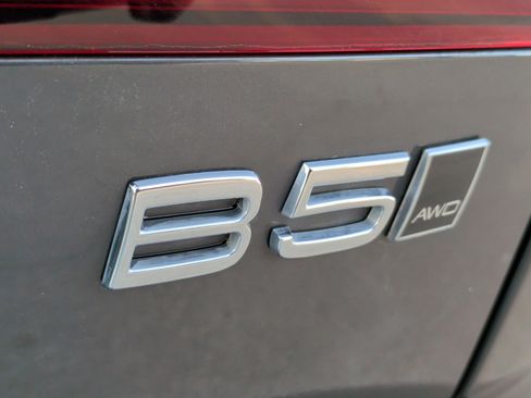 Used 2025 Volvo V60 B5 Cross Country Plus image 14