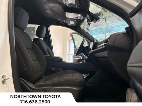 Used 2024 Chevrolet Traverse LT image 18