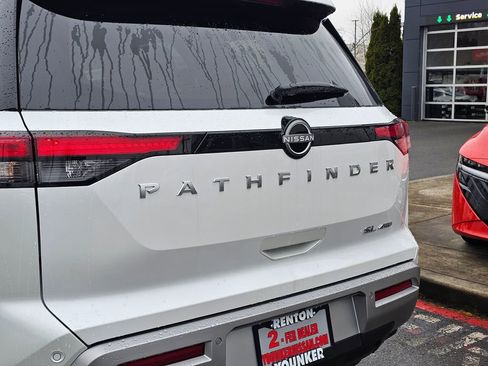 New 2025 Nissan Pathfinder SL image 10
