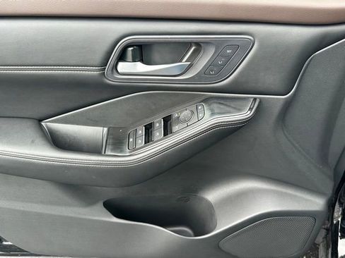 Used 2023 Nissan Rogue SL w/ SL Premium Package image 20