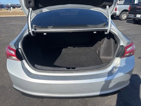 Used 2021 Chevrolet Malibu LT image 26