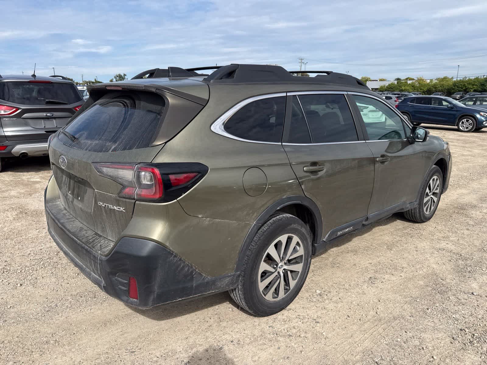 Used 2022 Subaru Outback Premium AWD/4WD image 3