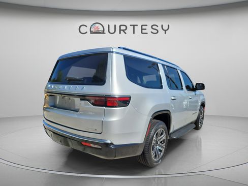 Used 2022 Jeep Wagoneer Series I w/ Convenience Group I AWD/4WD image 3