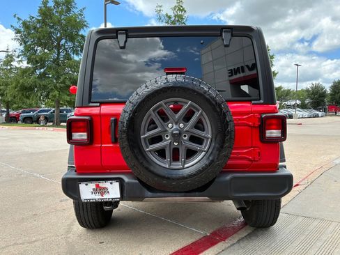 Used 2025 Jeep Wrangler Unlimited Sport AWD/4WD image 7