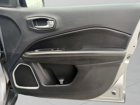 Used 2018 Jeep Compass Latitude AWD/4WD image 18