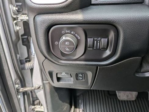 Used 2019 RAM 1500 Laramie AWD/4WD image 16